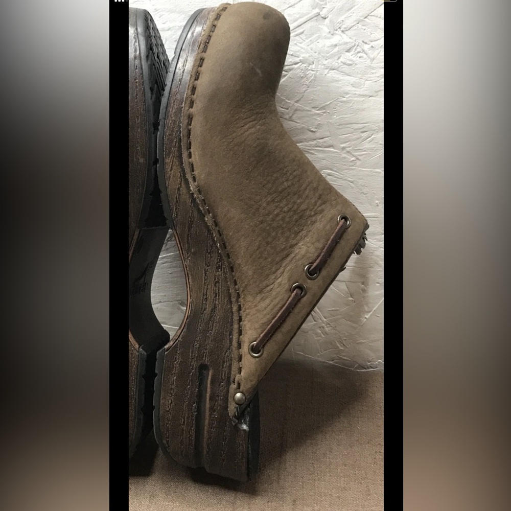 Dansko Shannon Women's Clogs Mules Brown Nubuck Leather Tassels Size 8.5-9 EU 39 - Picture 12 of 16